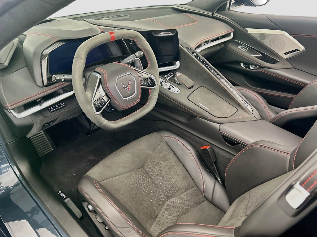 Used 2021 Chevrolet Corvette Stingray Premium Cpe w/ Z51 Performance Package RWD image 9