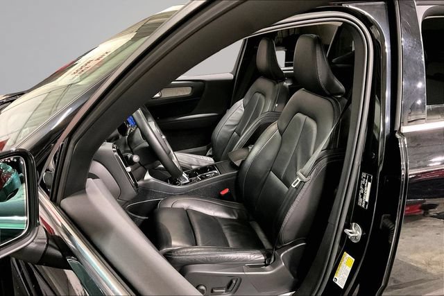 Certified 2023 Volvo XC40 B4 Plus w/ Driver Assist Package FWD image 28