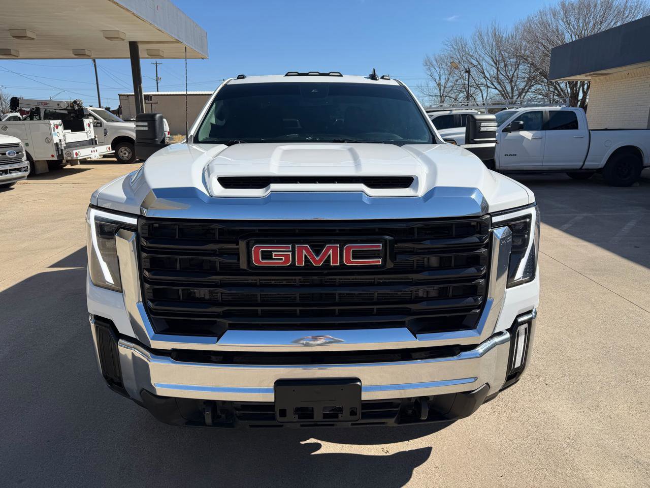 Used 2024 GMC Sierra 3500 Pro w/ Convenience Package image 8