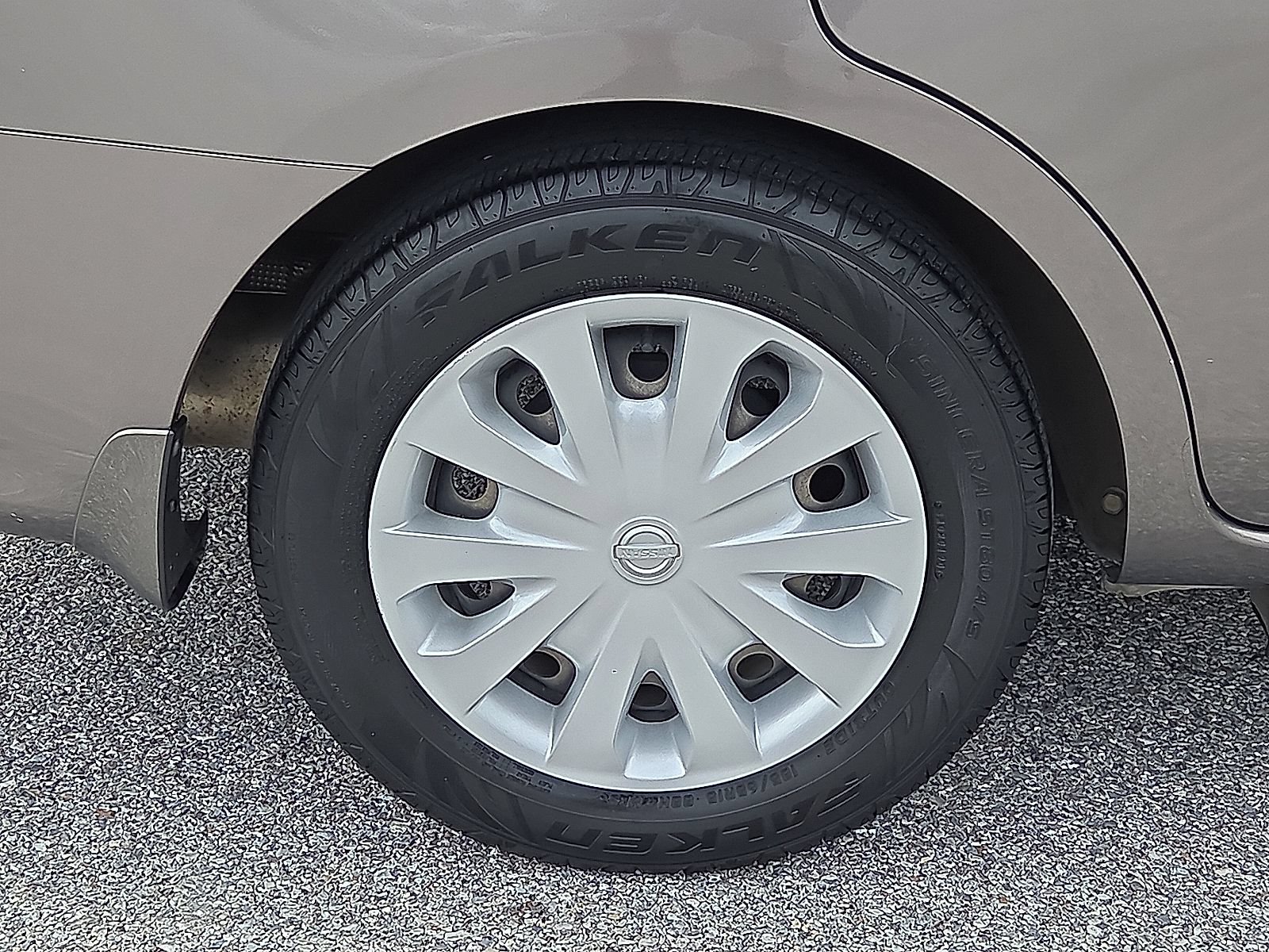 Used 2017 Nissan Versa SV FWD image 7