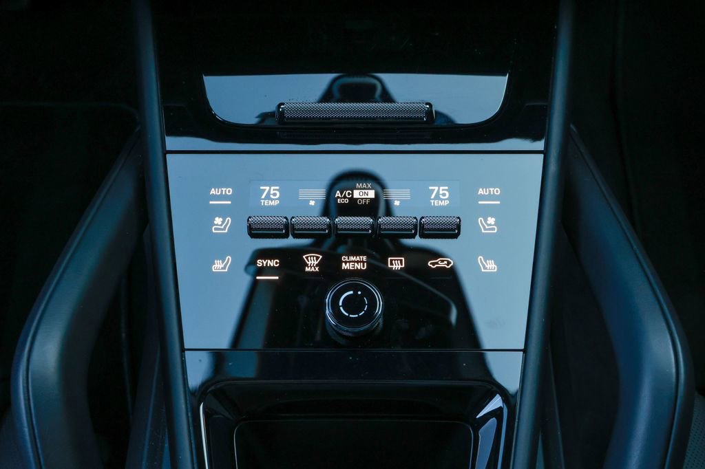 Certified 2025 Porsche Cayenne E-Hybrid Coupe image 36