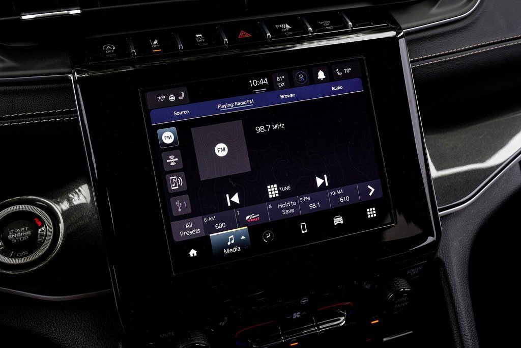 Used 2023 Jeep Grand Cherokee Laredo w/ Luxury Tech Group I image 6