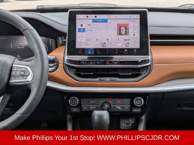 Certified 2025 Jeep Compass Limited w/ Elite Group AWD/4WD image 17
