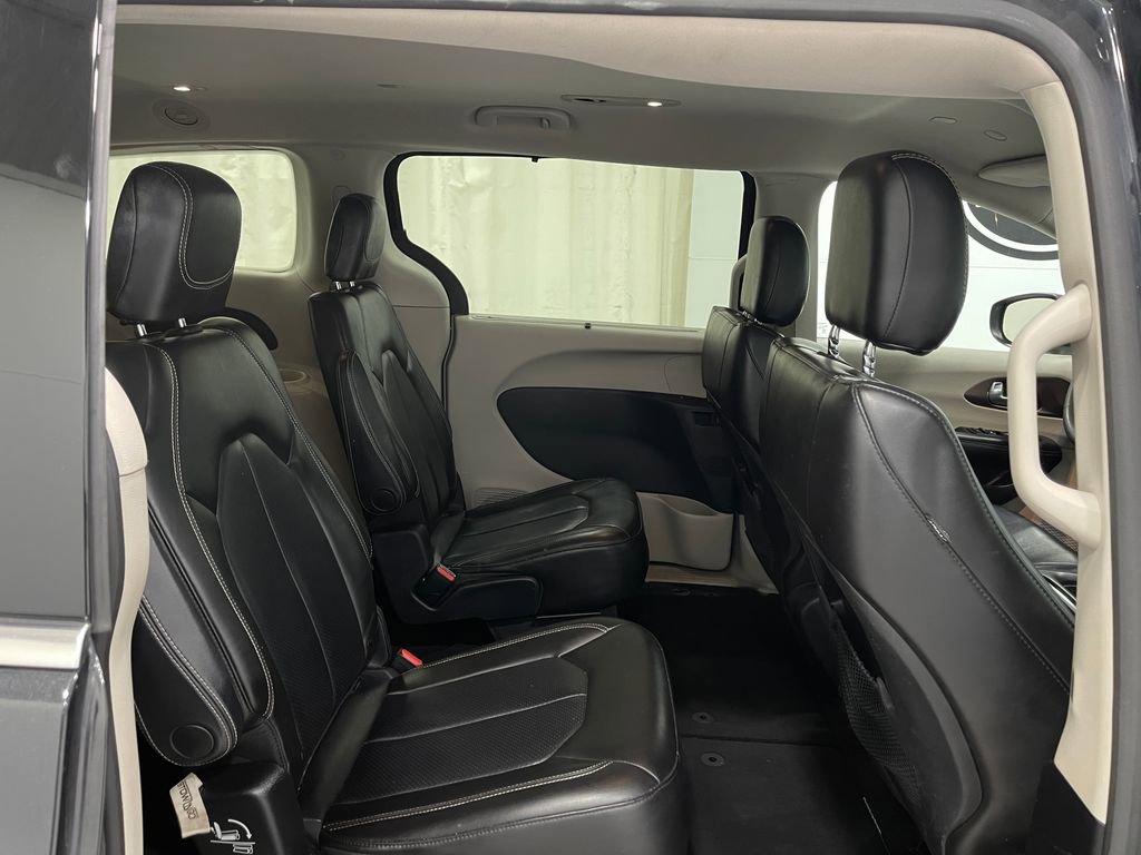 Used 2020 Chrysler Voyager Lxi image 31