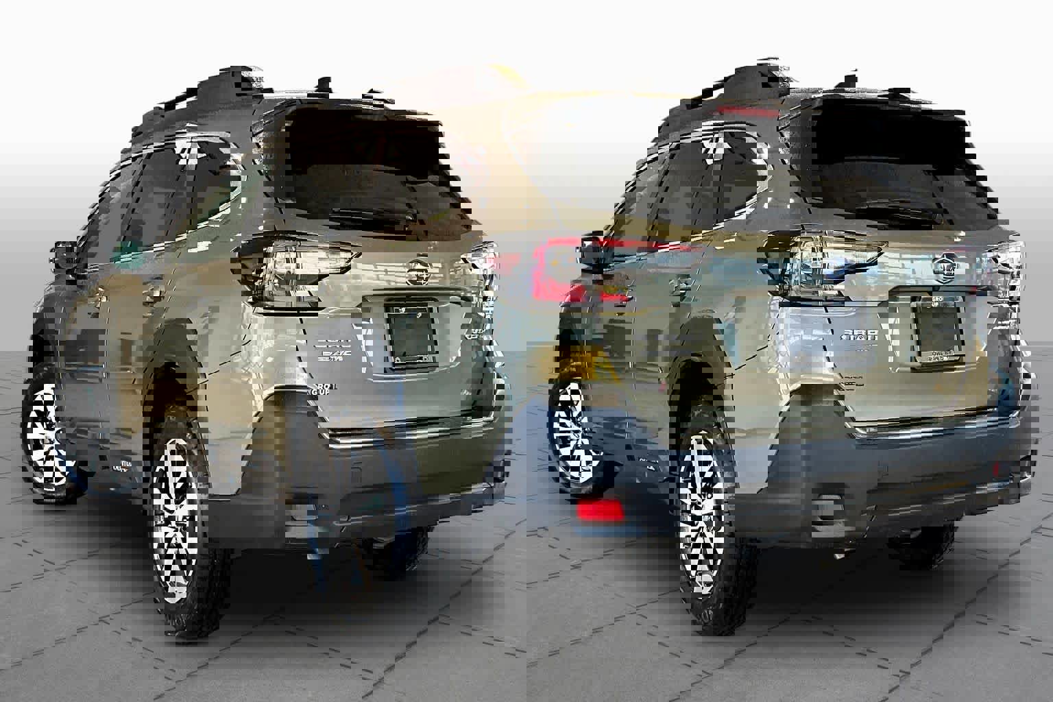 Used 2025 Subaru Outback Premium image 12