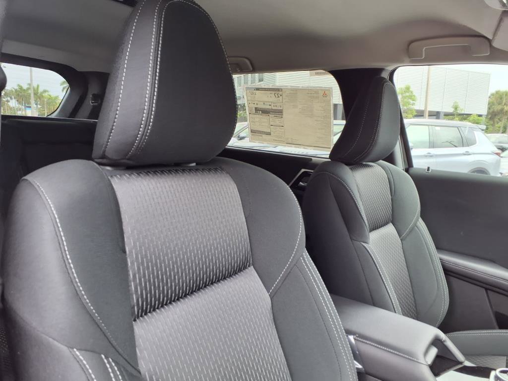 New 2025 Mitsubishi Outlander ES image 16