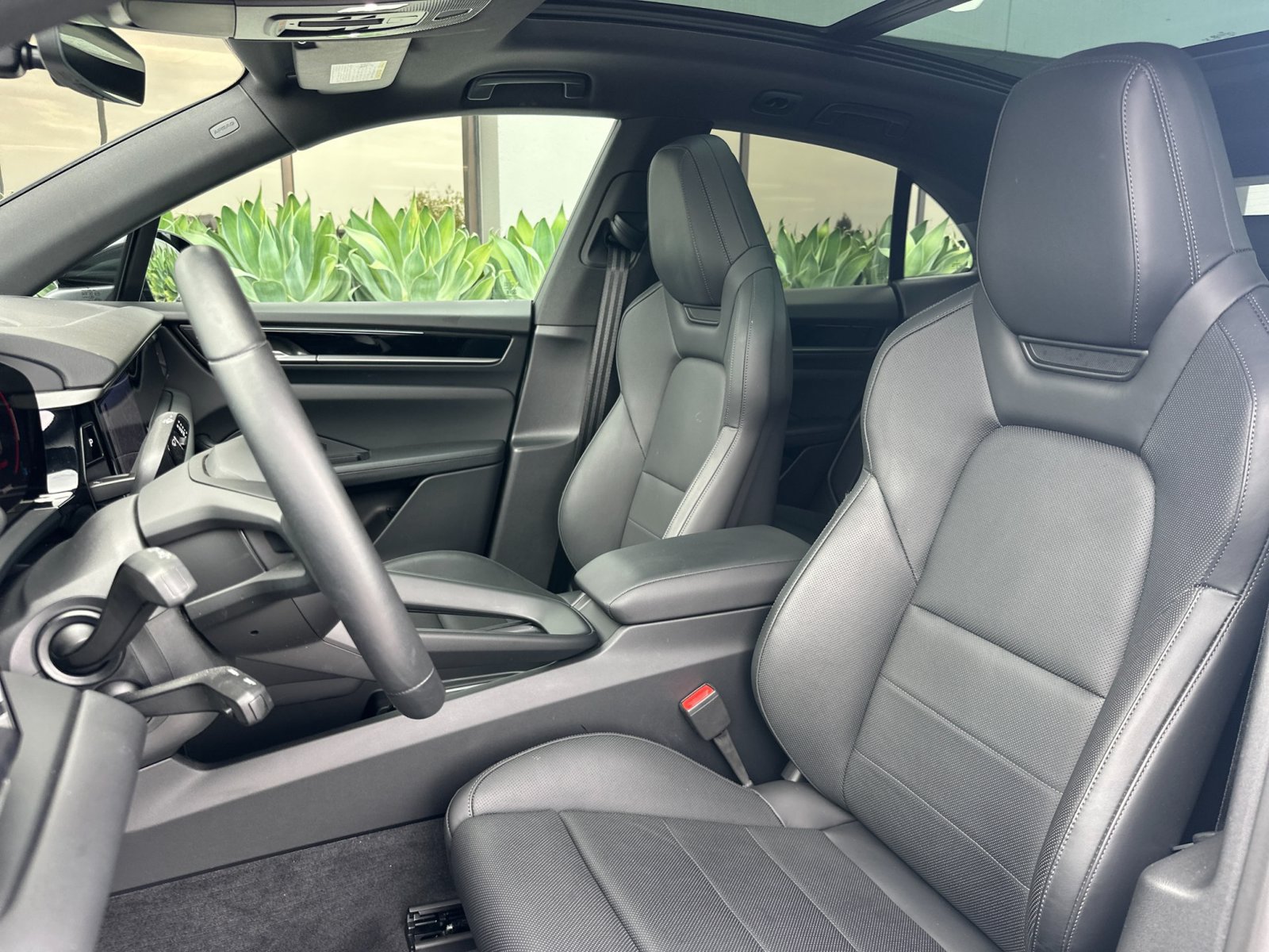 Used 2025 Porsche Macan Electric RWD image 6
