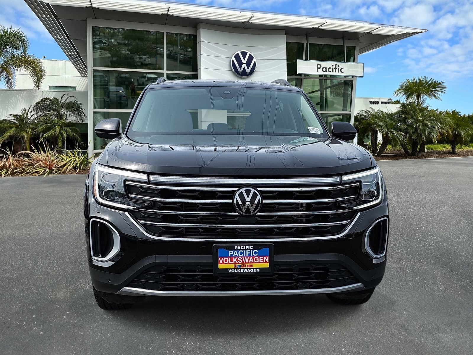 Used 2024 Volkswagen Atlas SE image 2