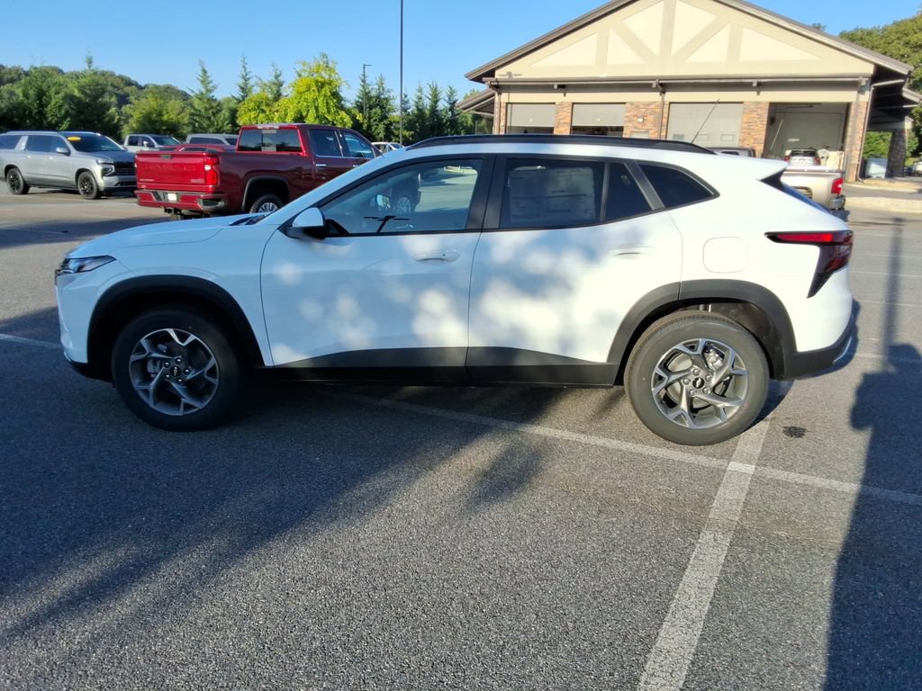 New 2026 Chevrolet Trax LT w/ Driver Confidence Package FWD image 8