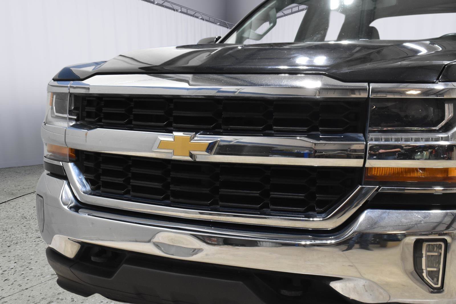 Used 2017 Chevrolet Silverado 1500 LT w/ All Star Edition image 28
