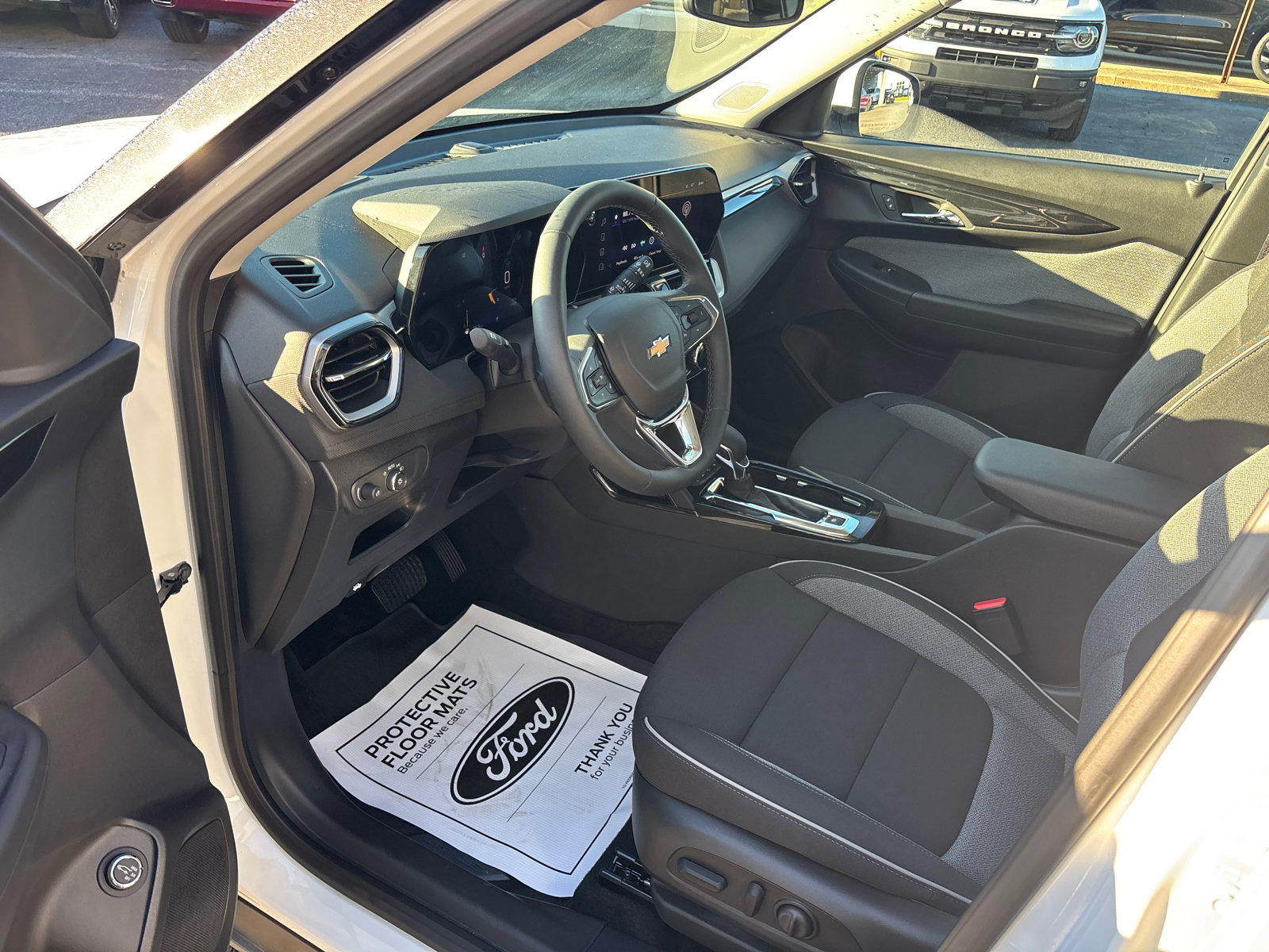 Used 2026 Chevrolet TrailBlazer LT w/ Convenience Package FWD image 23