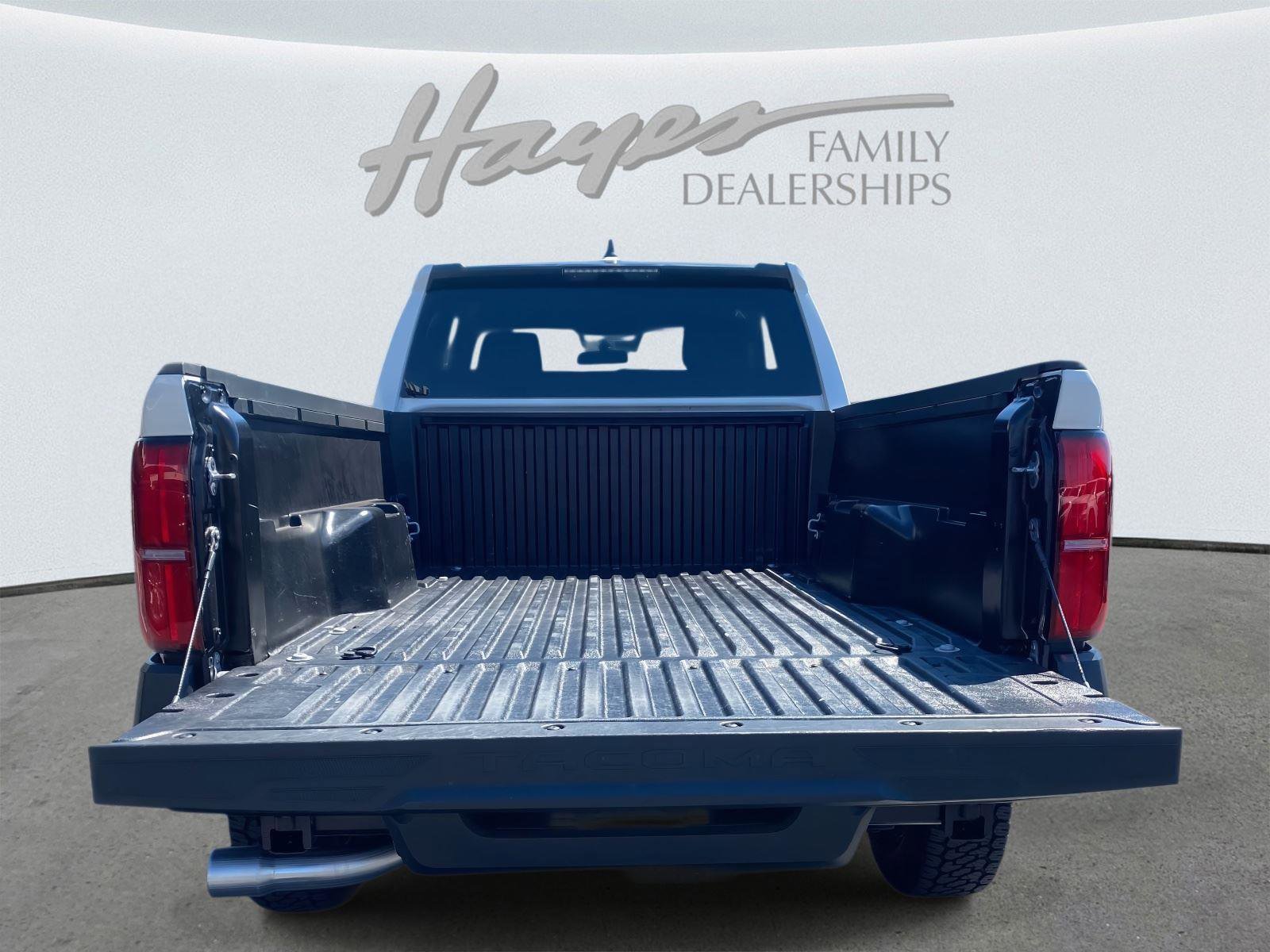 Used 2024 Toyota Tacoma SR image 41