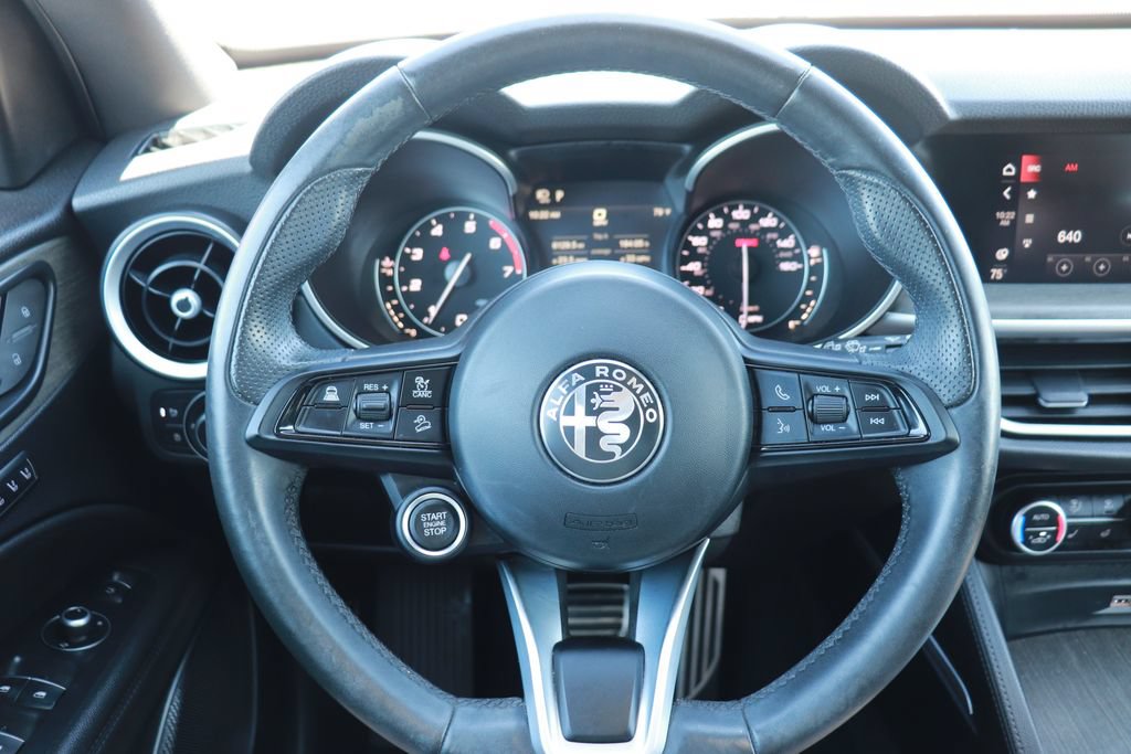 Used 2023 Alfa Romeo Stelvio Ti AWD/4WD image 19