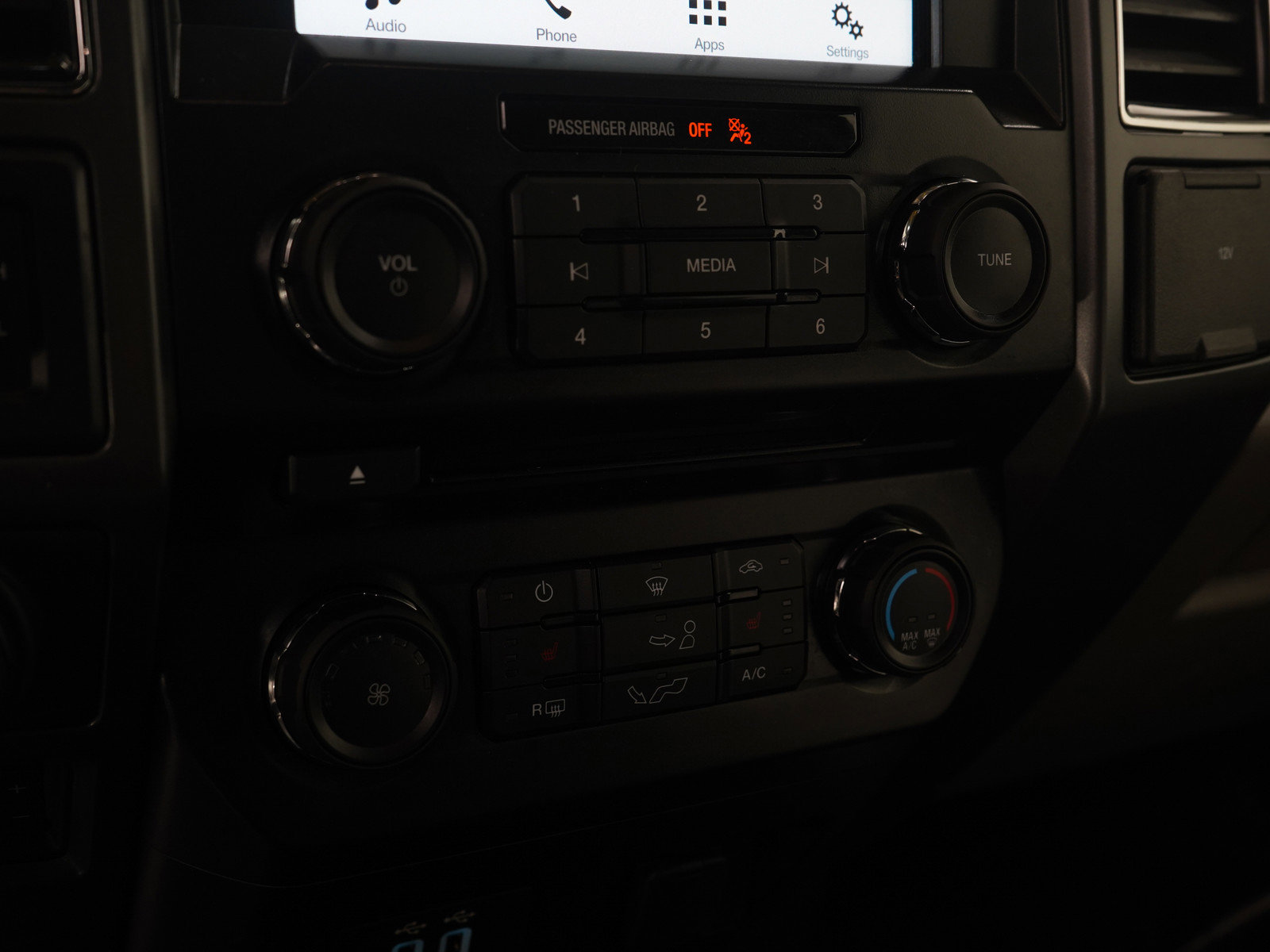 Used 2018 Ford F150 XLT w/ Equipment Group 302A Luxury image 16