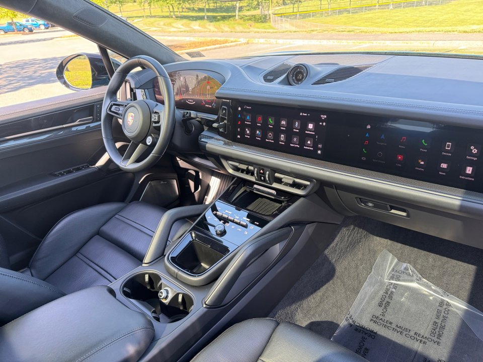 Certified 2025 Porsche Cayenne GTS AWD/4WD image 18