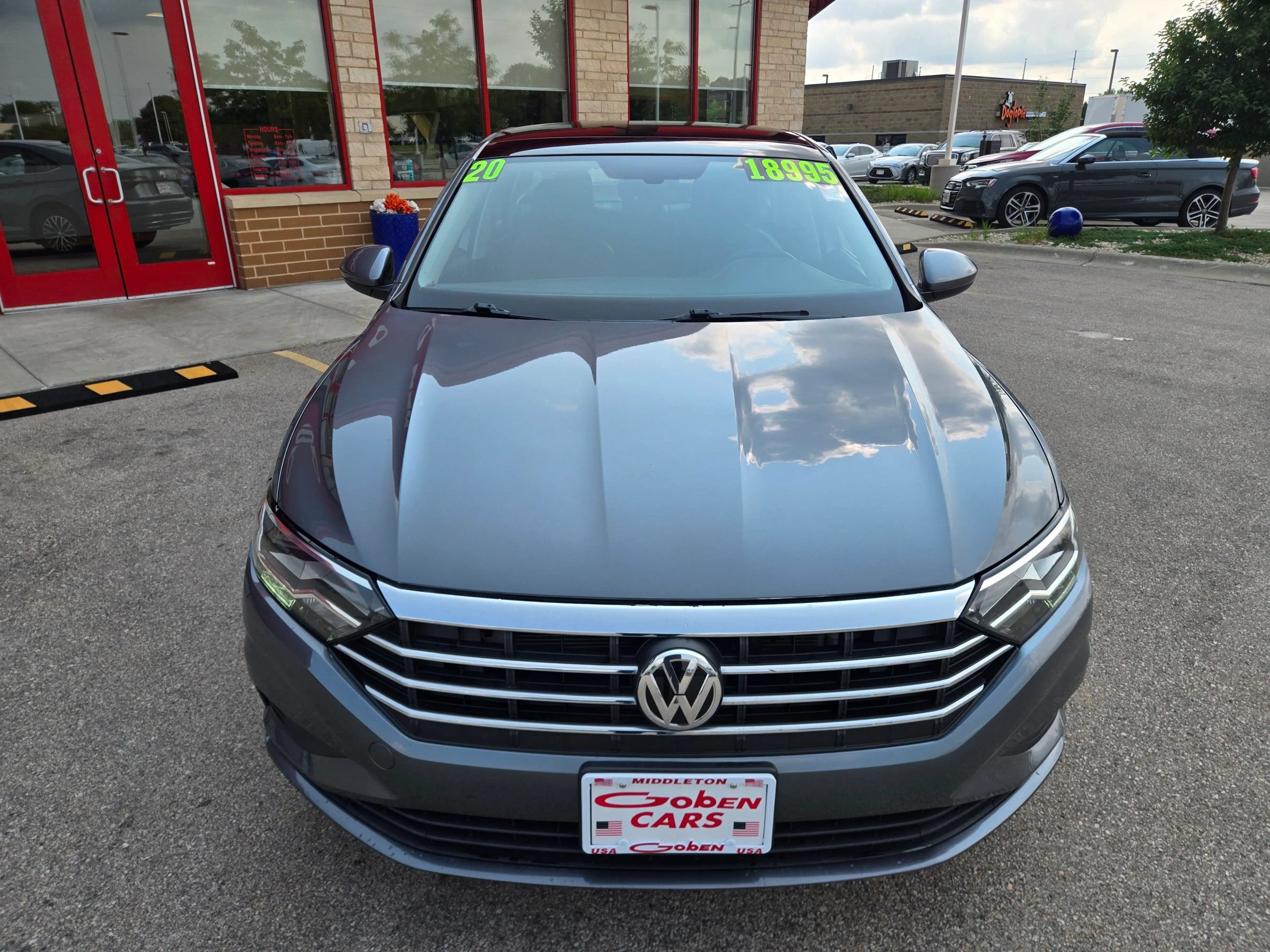 Used 2020 Volkswagen Jetta SE w/ SE Cold Weather Package FWD image 2