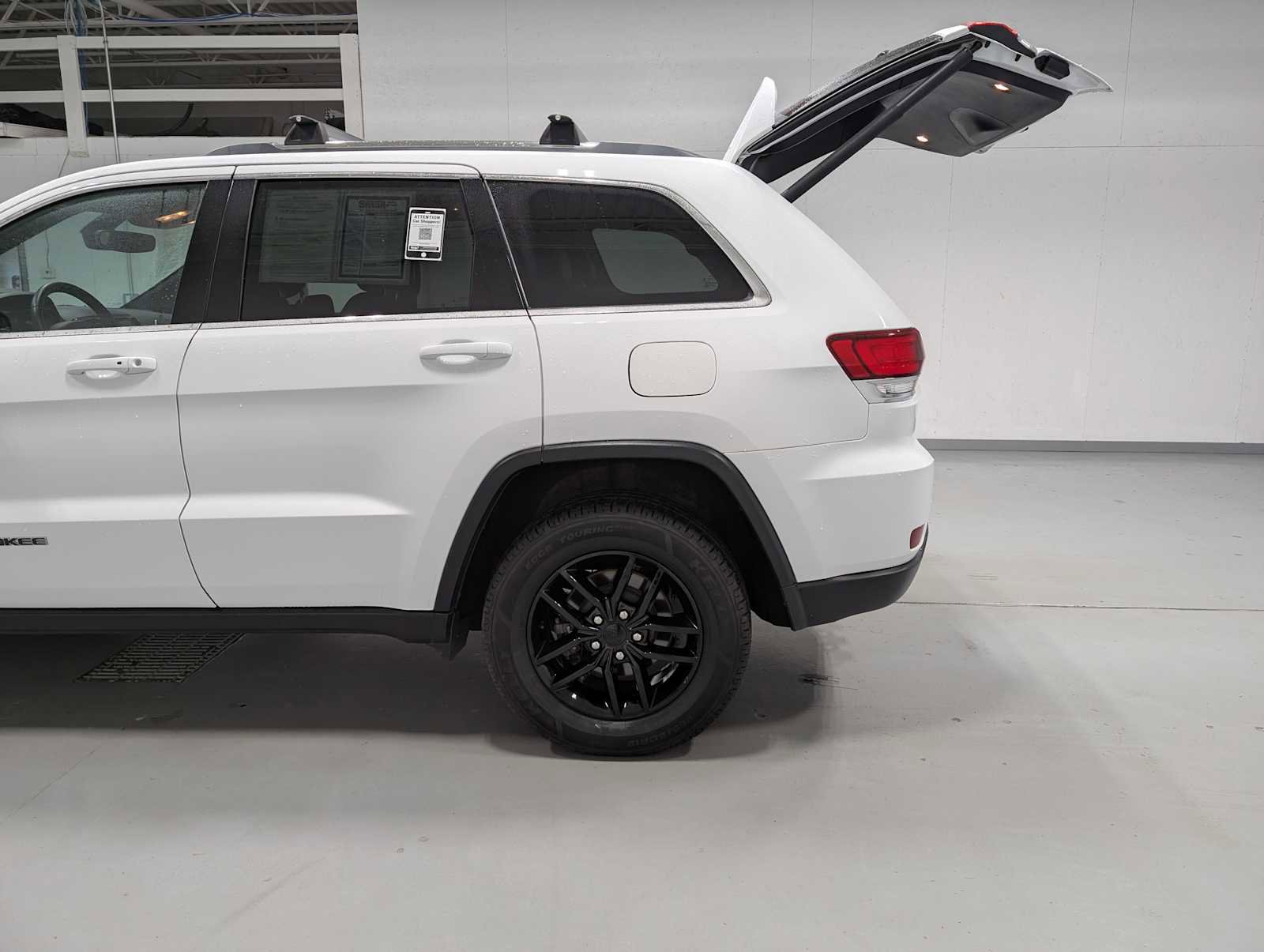 Used 2020 Jeep Grand Cherokee Laredo w/ Laredo X Package image 10