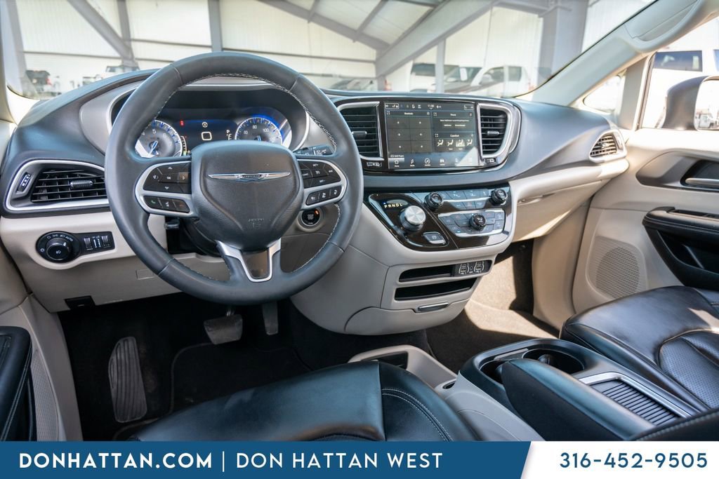 Used 2023 Chrysler Pacifica Touring-L image 22
