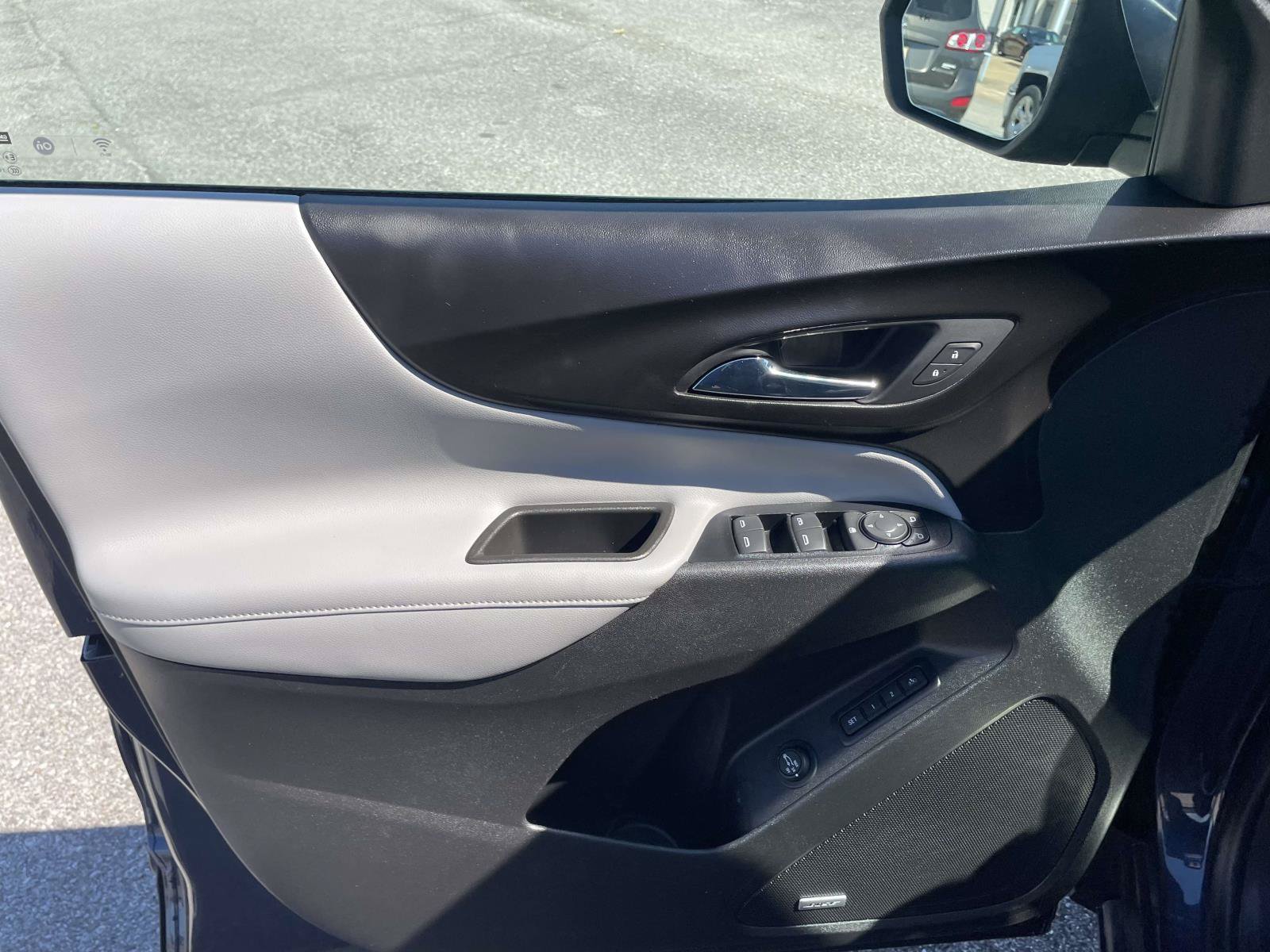 Used 2019 Chevrolet Equinox Premier FWD image 13