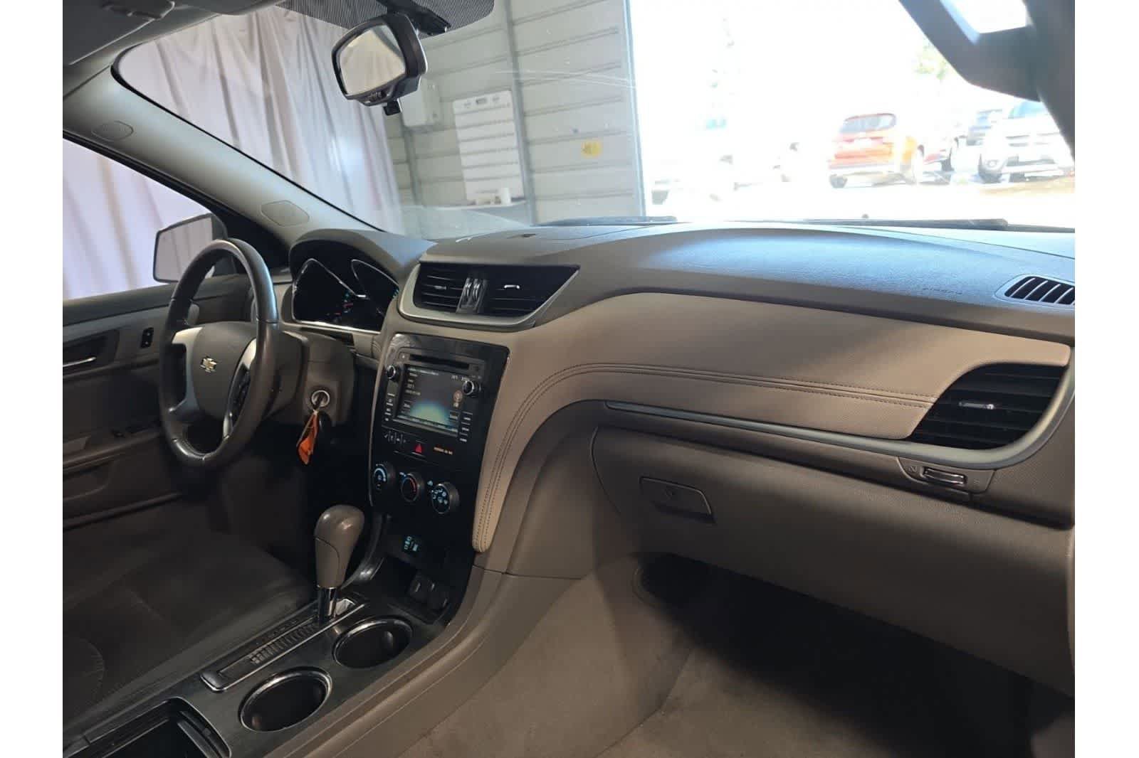 Used 2016 Chevrolet Traverse LT image 12