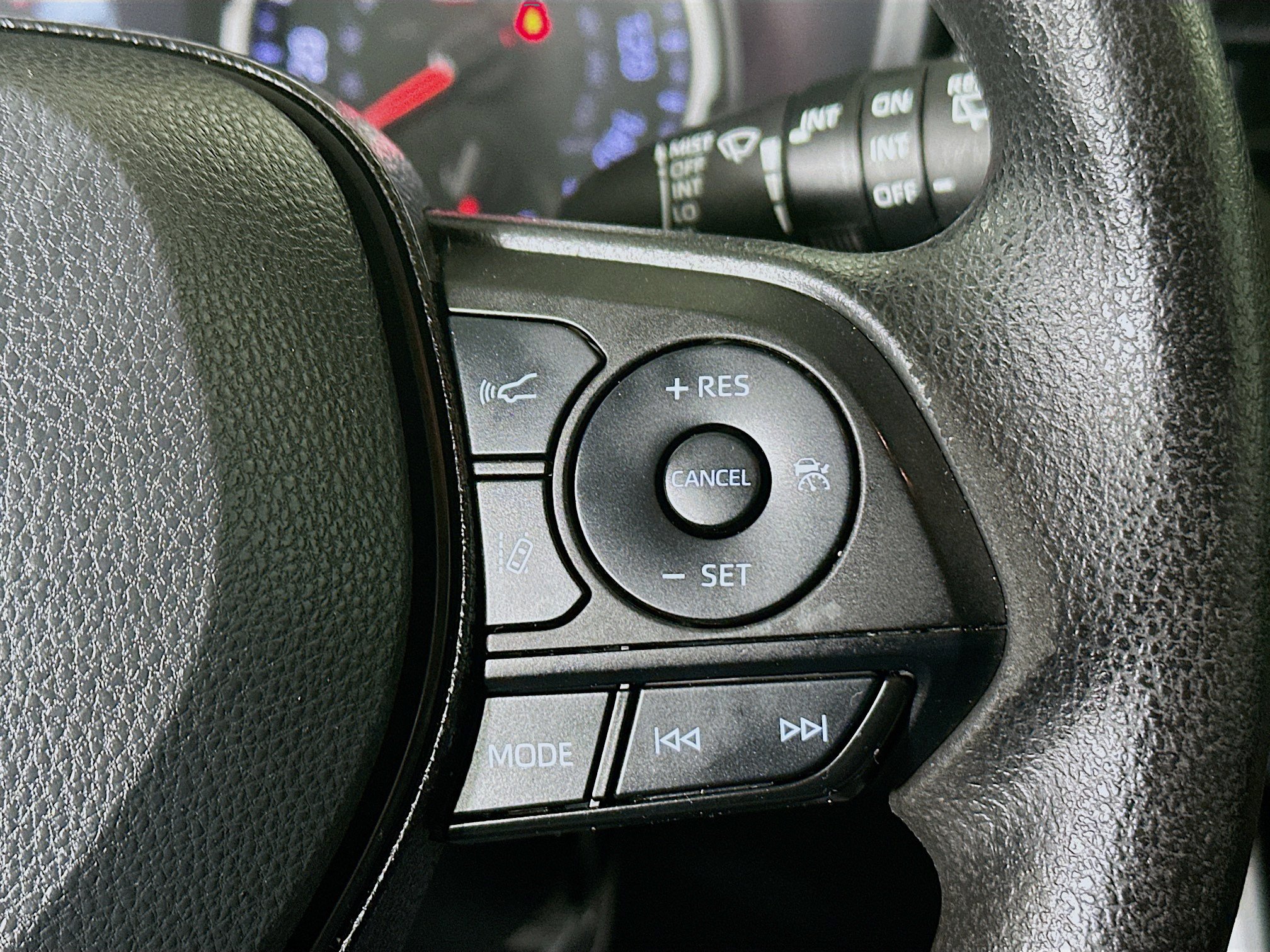 Used 2021 Toyota RAV4 XLE FWD image 17