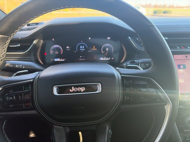 Used 2022 Jeep Grand Cherokee L Overland w/ Luxury Tech Group IV AWD/4WD image 17