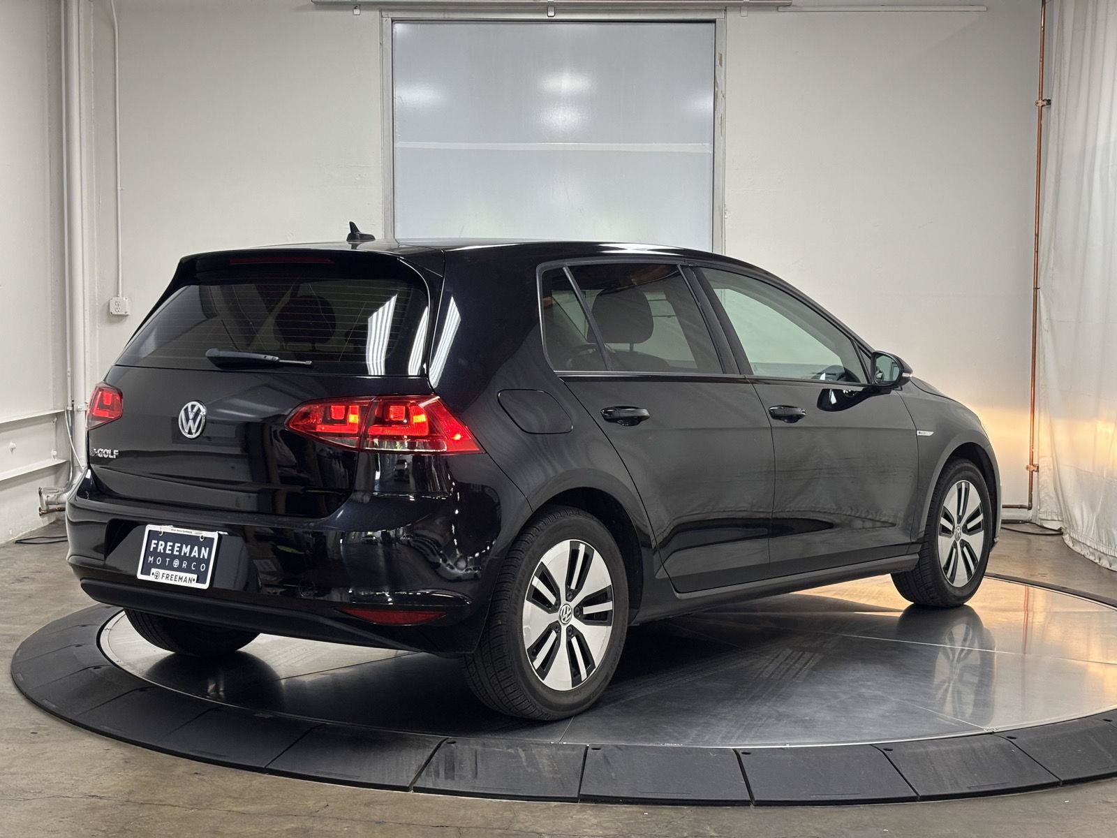 Used 2016 Volkswagen e-Golf SE w/ DC Fast Charging Package FWD image 9