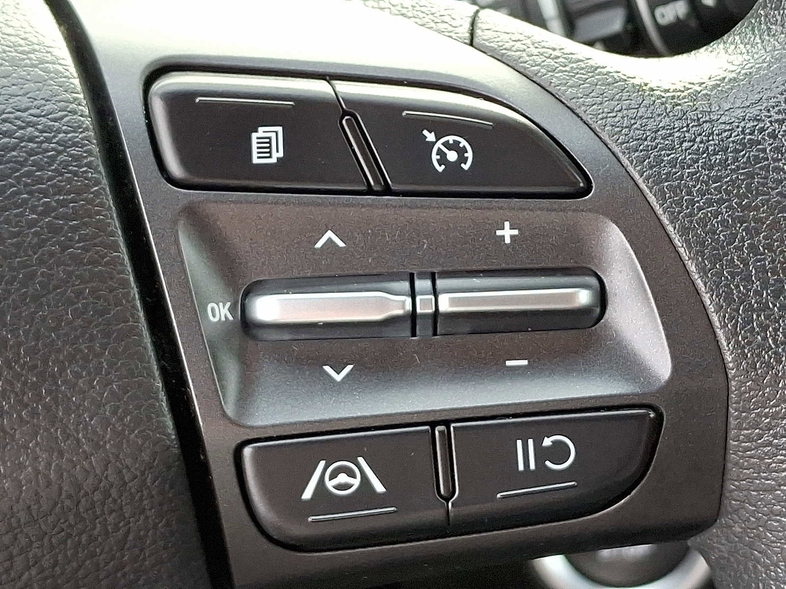 Used 2023 Hyundai Kona SEL image 22