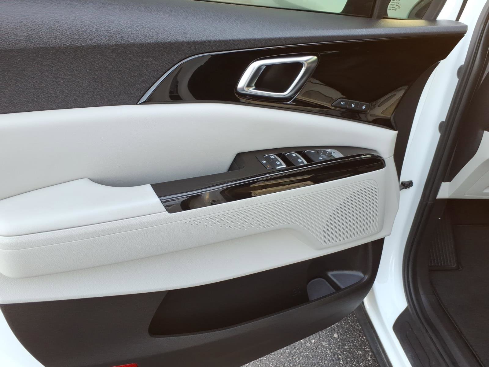 Used 2022 Kia Carnival SX image 12