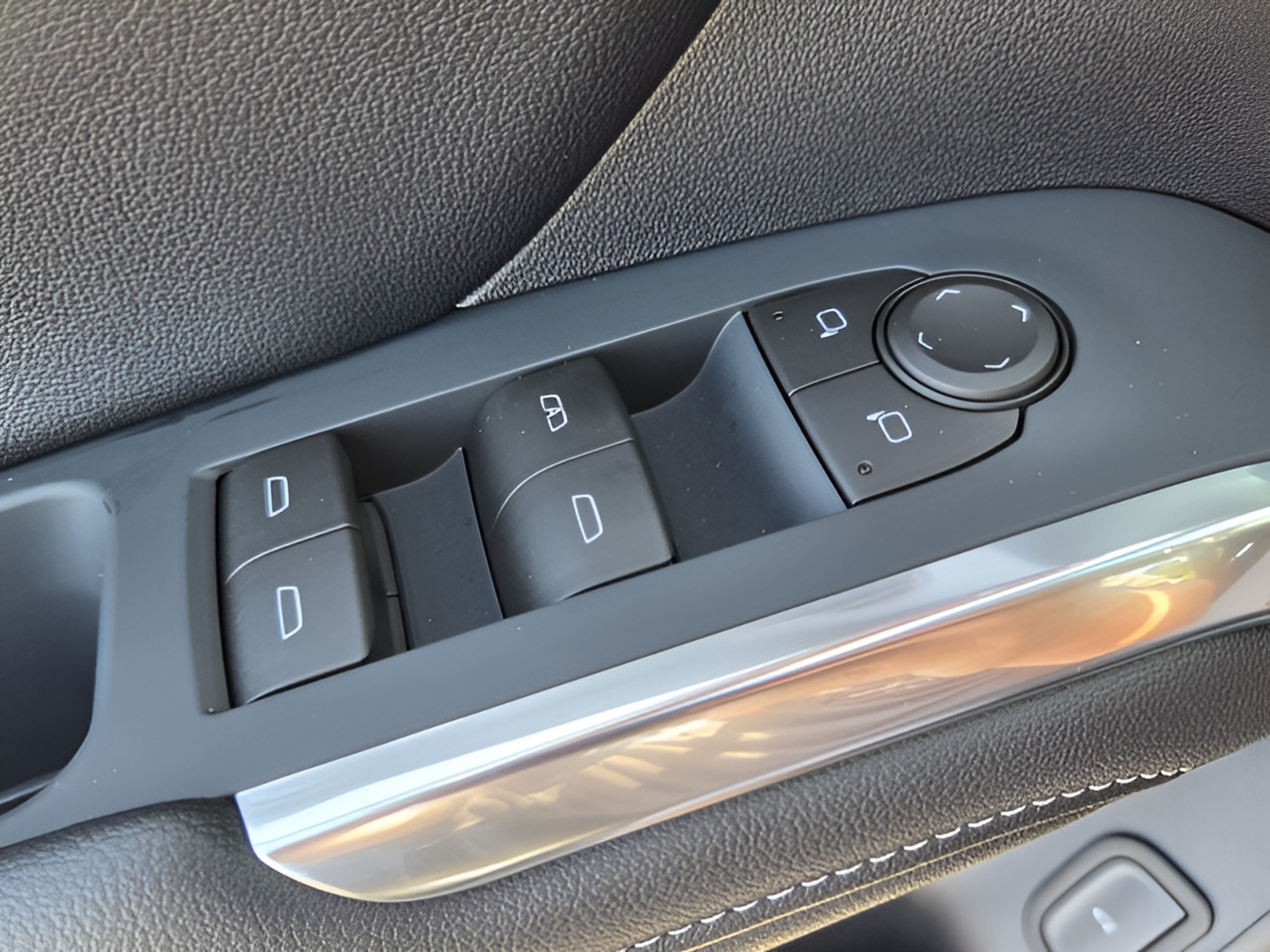 New 2026 Chevrolet Traverse LT w/ Driver Confidence Package FWD image 28