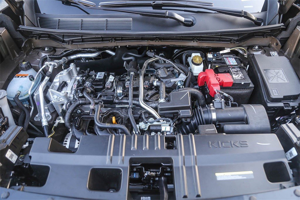 New 2026 Nissan Kicks SR image 12