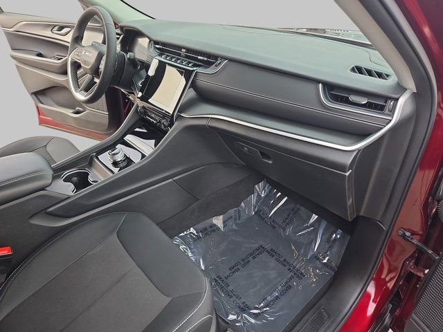 Used 2024 Jeep Grand Cherokee Laredo X AWD/4WD image 11