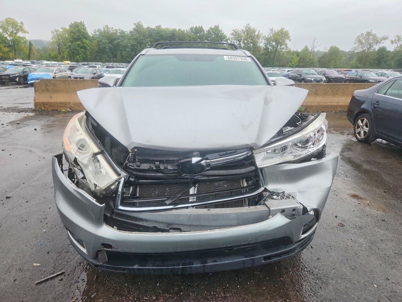 Used 2015 Toyota Highlander XLE AWD/4WD image 2