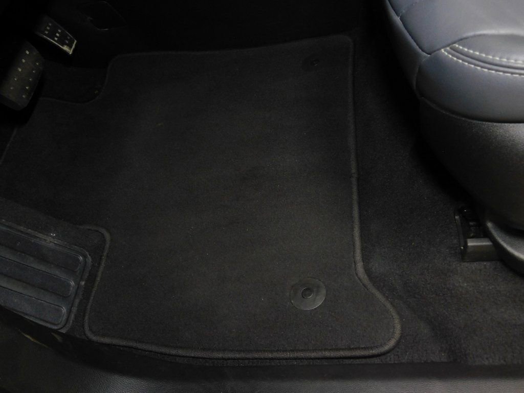 Used 2024 Buick Enclave Essence image 28