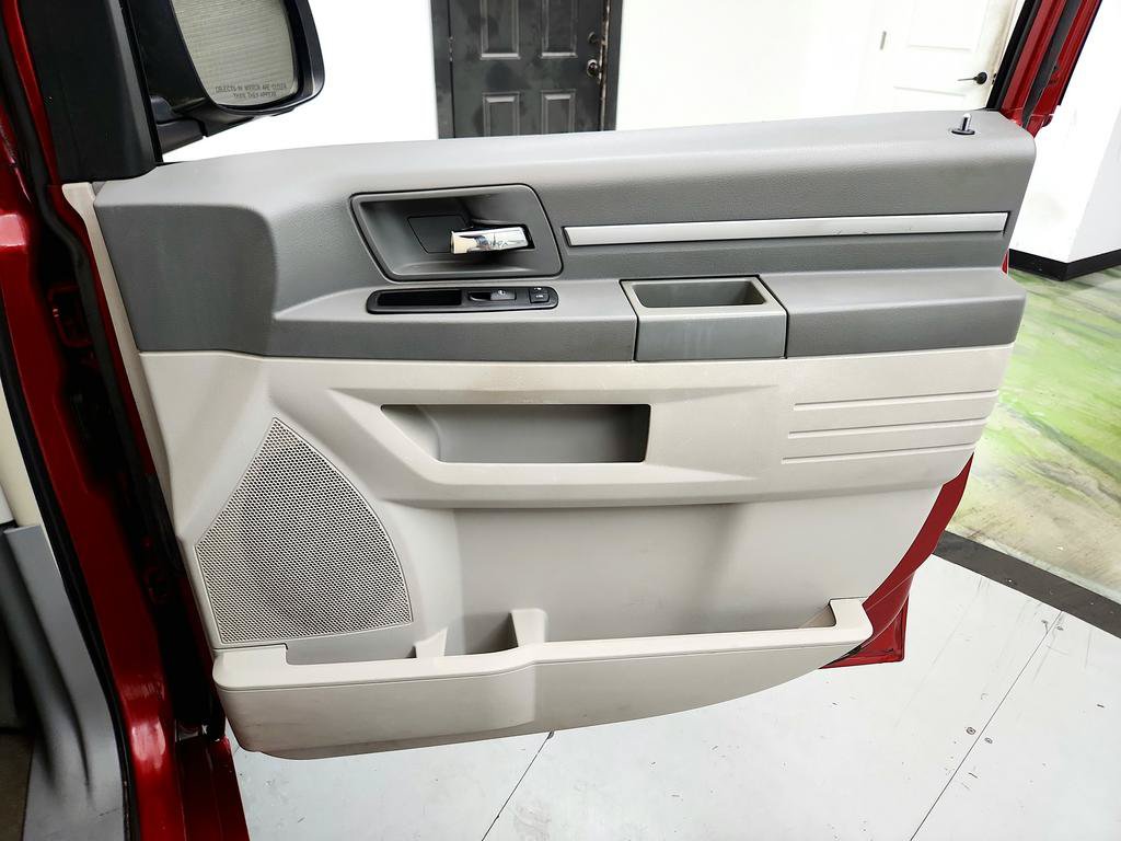 Used 2009 Dodge Grand Caravan SXT FWD image 24