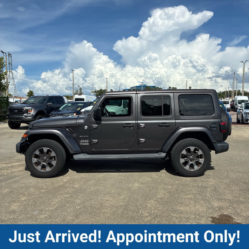 Used 2018 Jeep Wrangler Unlimited Sahara AWD/4WD image 4