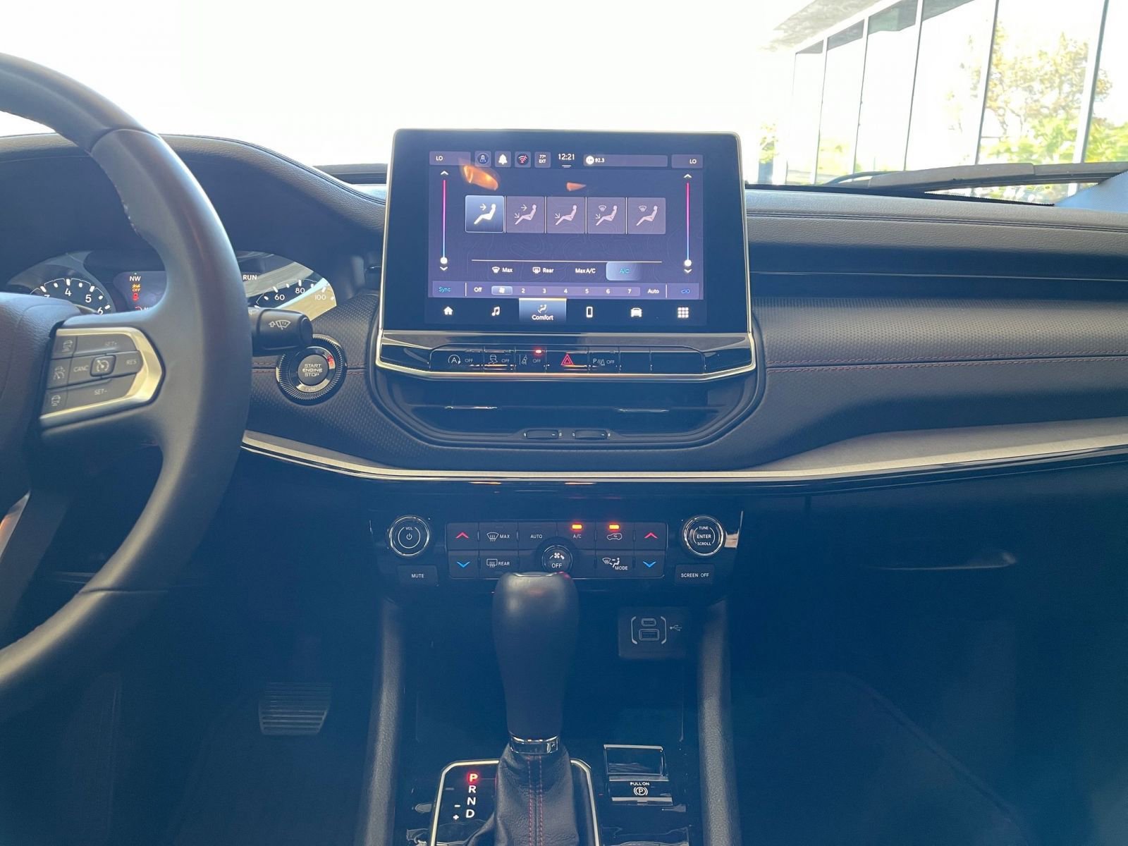 Used 2025 Jeep Compass Trailhawk AWD/4WD image 17