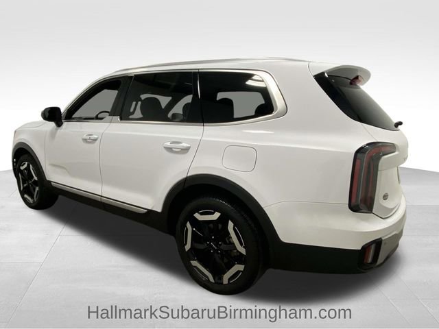Used 2024 Kia Telluride EX w/ EX Captain's Chair Package image 4