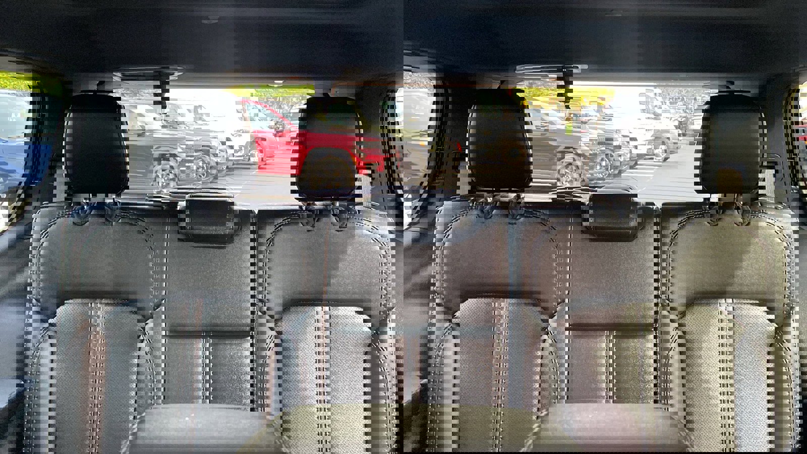 Used 2025 Jeep Wagoneer 4WD w/ Premium Group I image 23