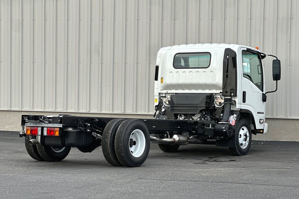 Used 2024 Isuzu NPR RWD image 4