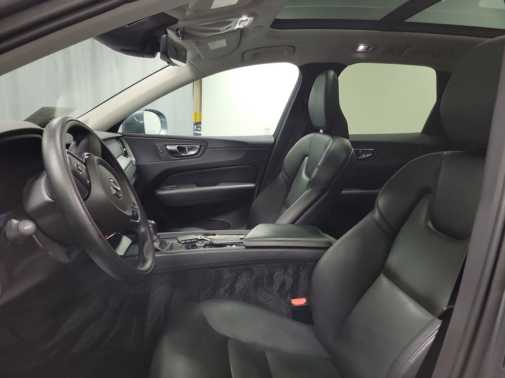 Used 2019 Volvo XC60 T5 Momentum w/ Premium Package image 13