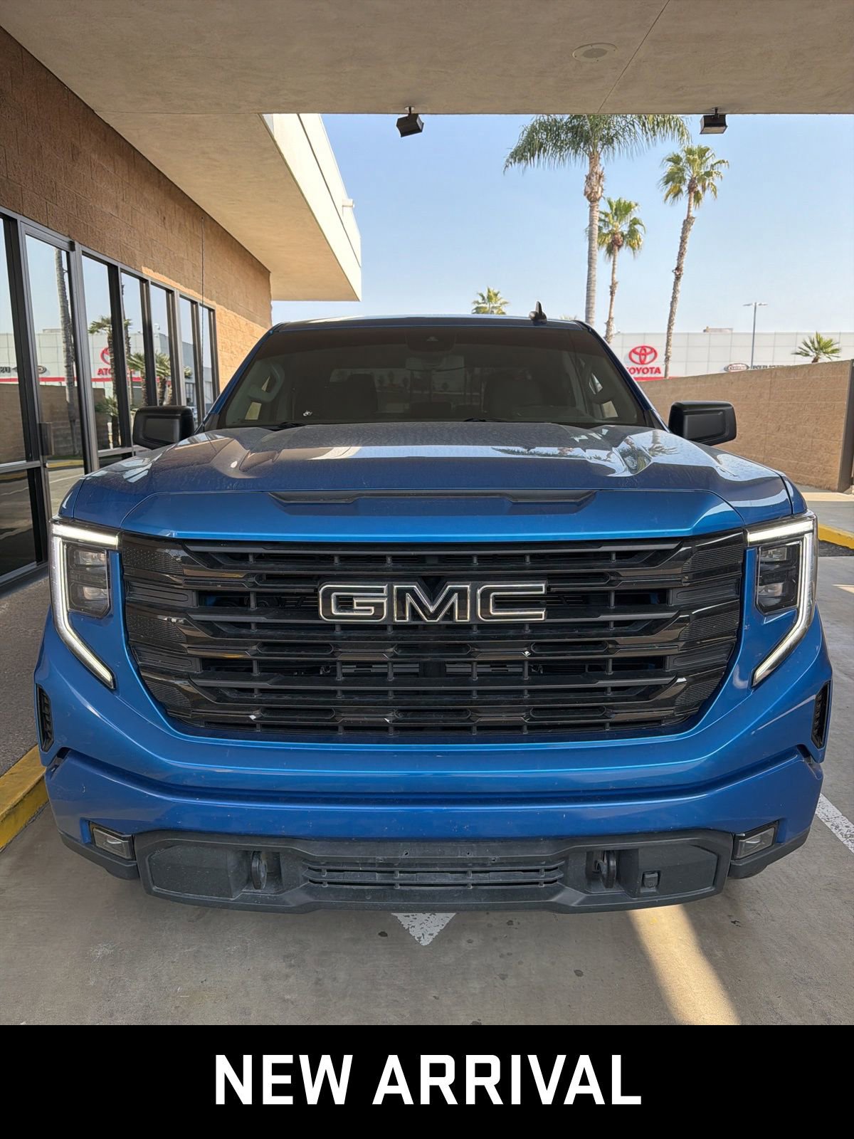 Used 2022 GMC Sierra 1500 Elevation w/ X31 Off-Road Package image 2