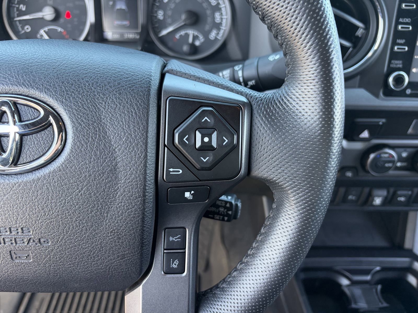 Used 2021 Toyota Tacoma TRD Off-Road w/ Technology Package AWD/4WD image 26