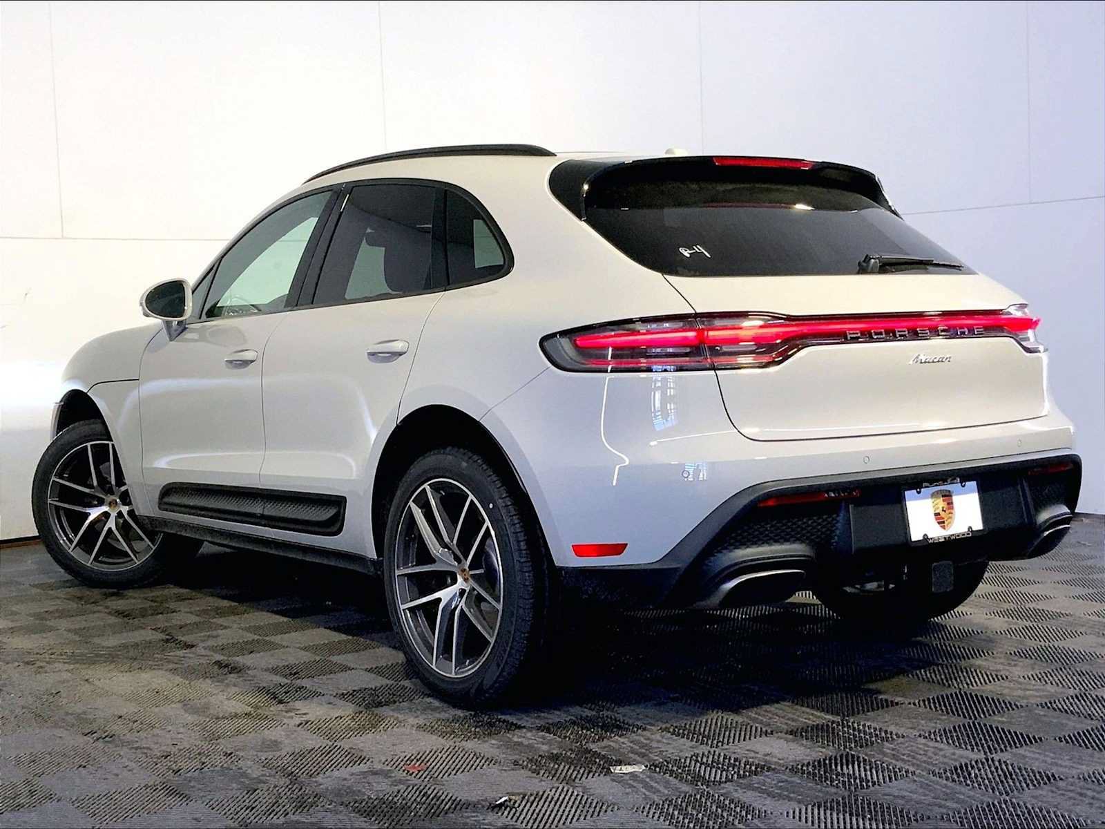 New 2026 Porsche Macan AWD/4WD image 3