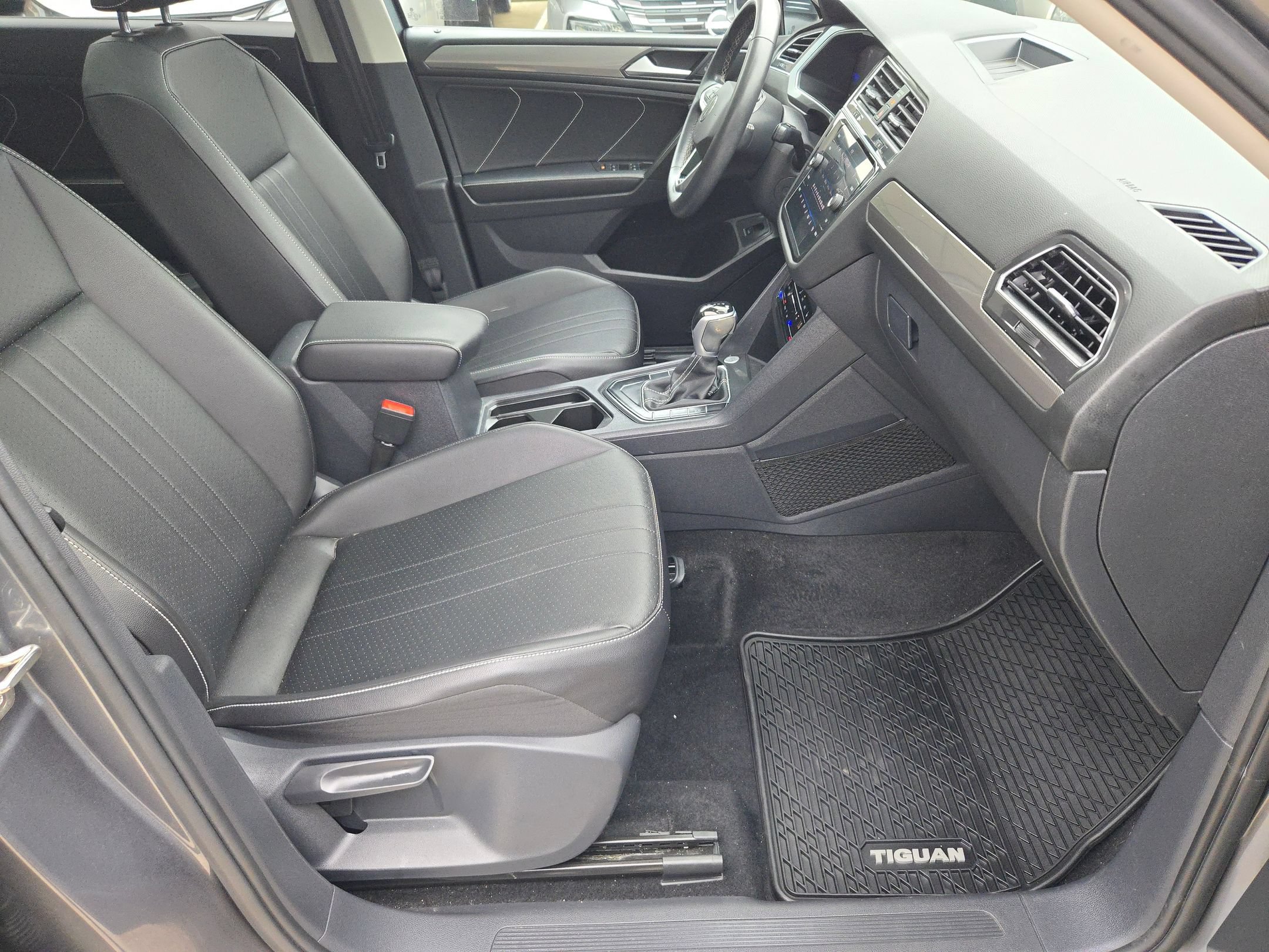 Used 2022 Volkswagen Tiguan SE FWD image 29