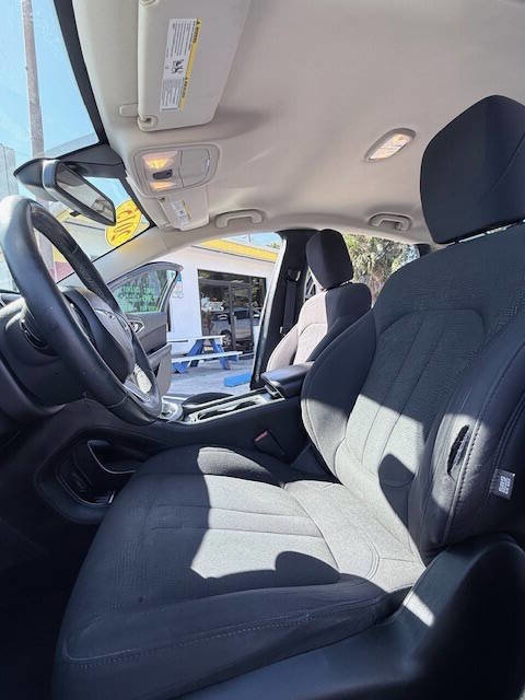 Used 2015 Chrysler 200 Limited w/ Convenience Group FWD image 10