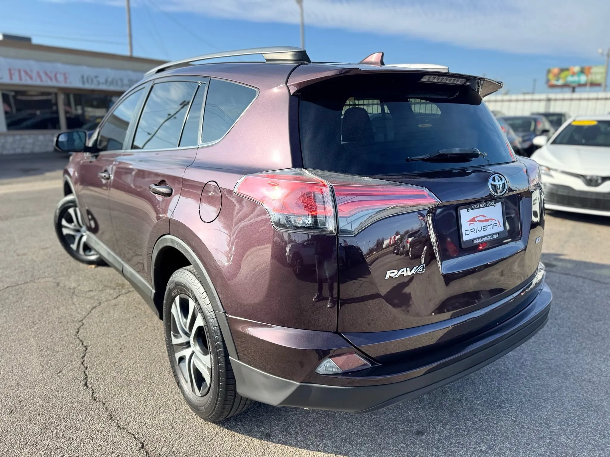 Used 2017 Toyota RAV4 LE FWD image 5