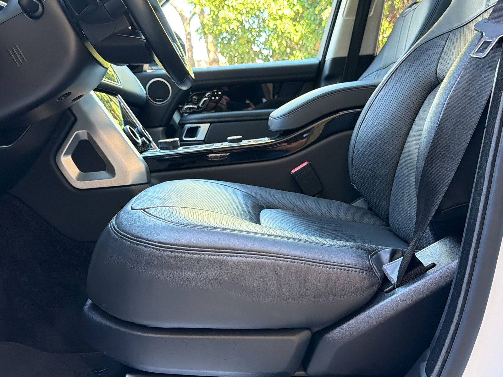 Used 2018 Land Rover Range Rover HSE image 5