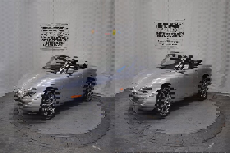 Used 2004 Jaguar XKR Convertible image 2