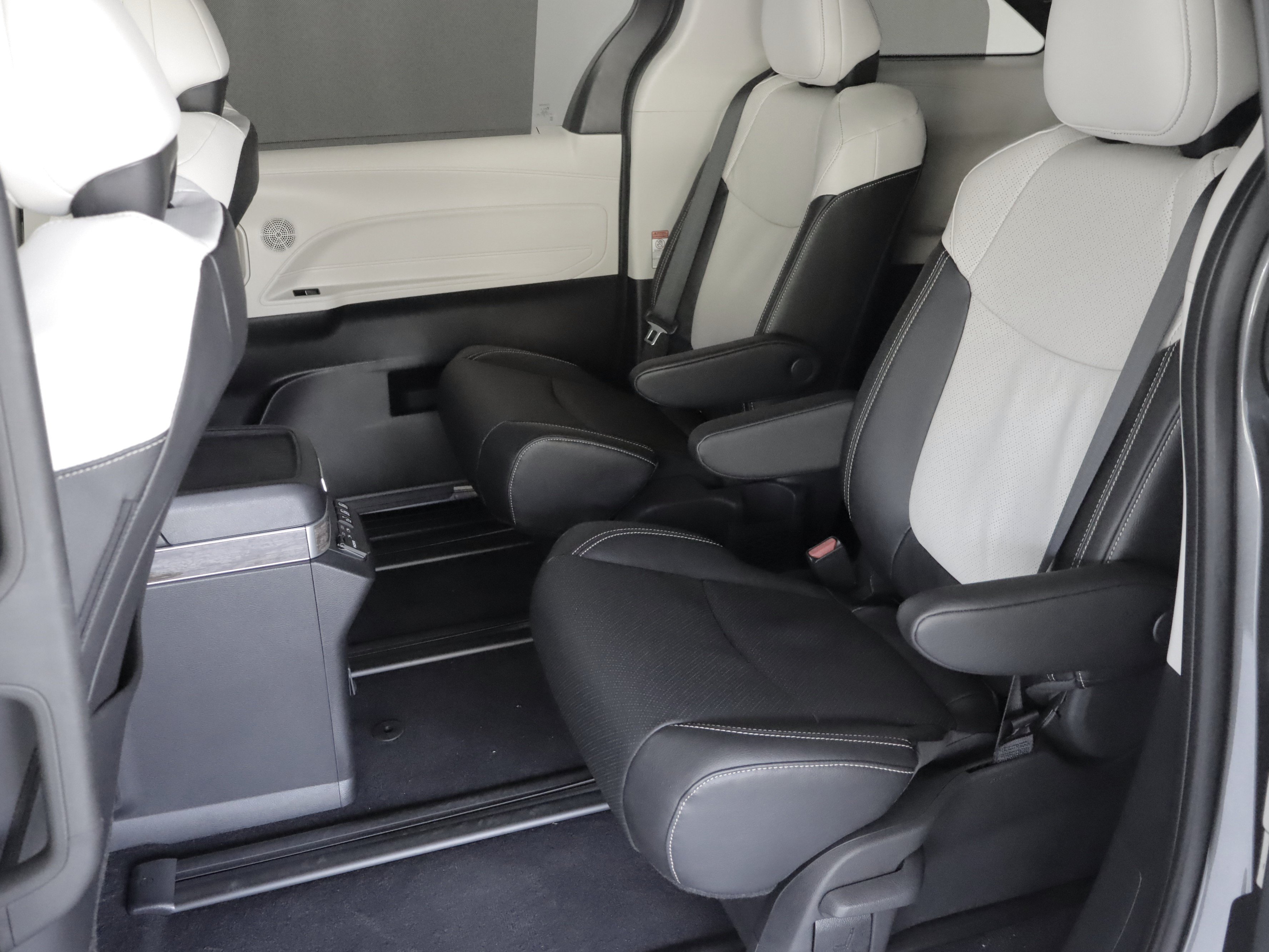 New 2026 Toyota Sienna Platinum AWD/4WD image 23